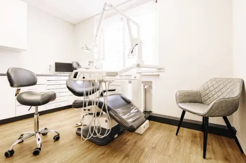 Behandlungszimmer der Zahnarztpraxis an den Planken